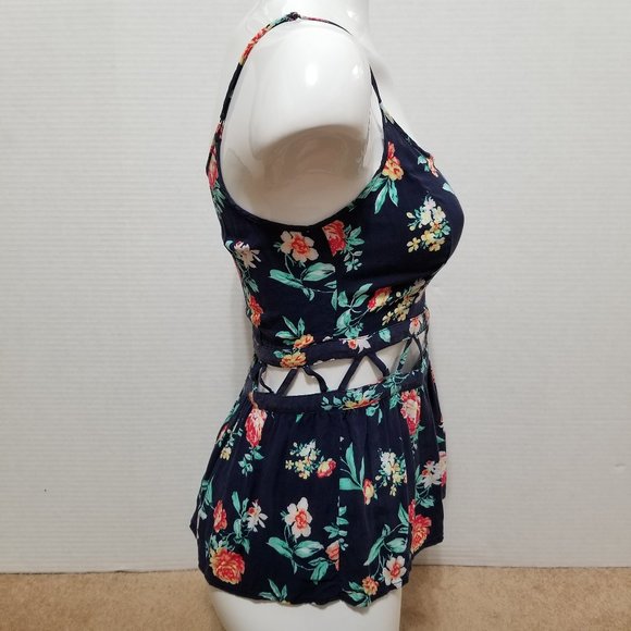 Nollie top Medium floral print cutout caged ladder inset flirty PacSun summer - Picture 4 of 10